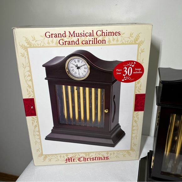 Mr. Christmas Grand Chime Clock Gold Label Collection. Vintage. 30 songs. Box - Picture 3 of 14